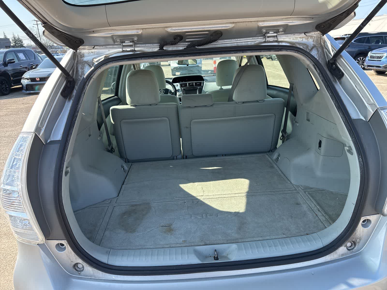 Thumbnail: 2014 Toyota Prius v - 14