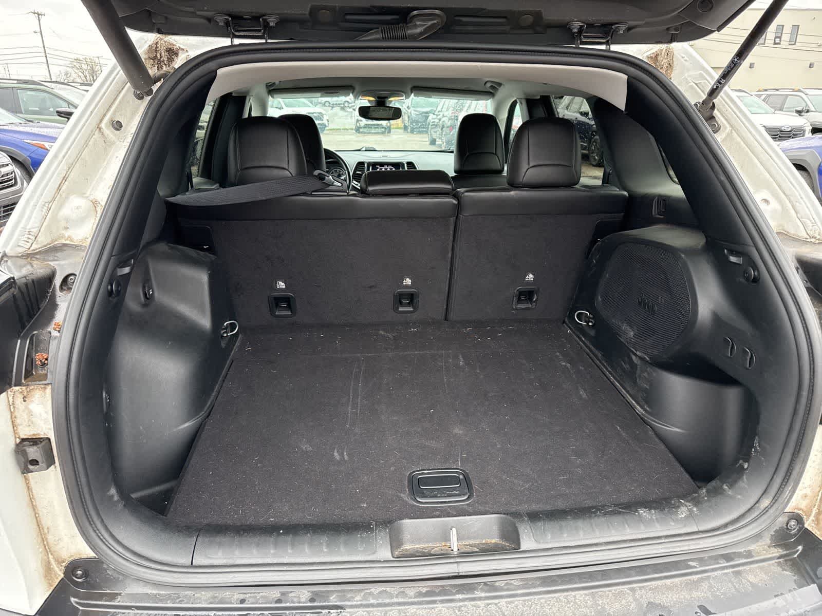 Thumbnail: 2020 Jeep Cherokee - 14