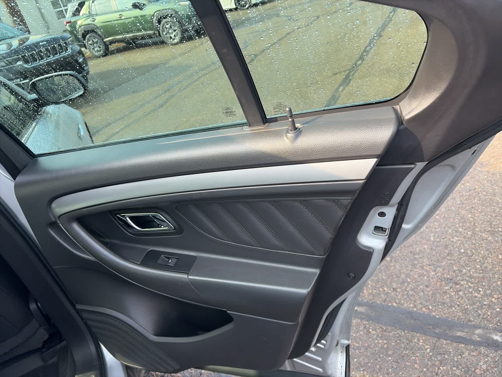 Thumbnail: 2010 Ford Taurus - 17