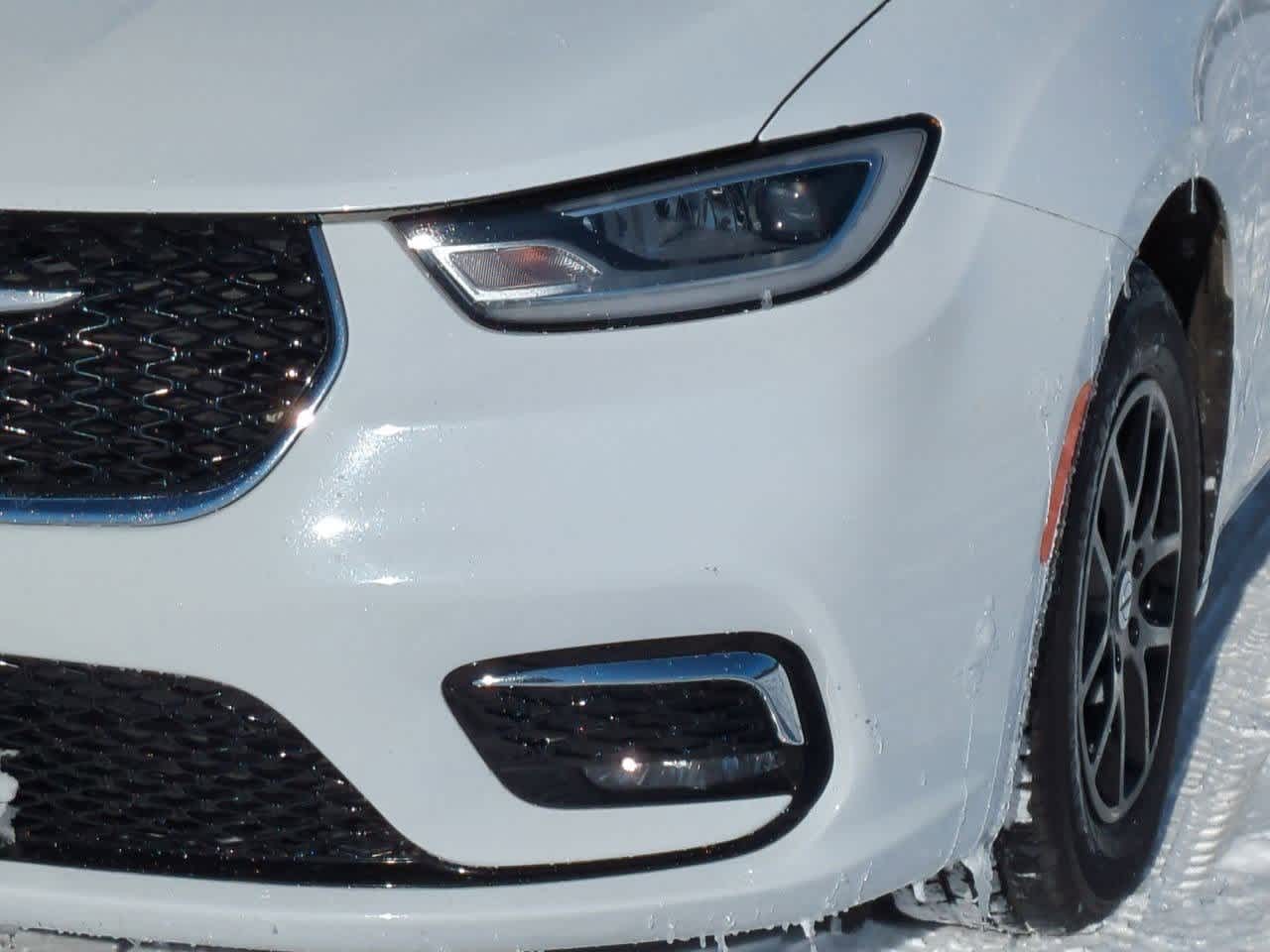 Thumbnail: 2024 Chrysler Pacifica - 3