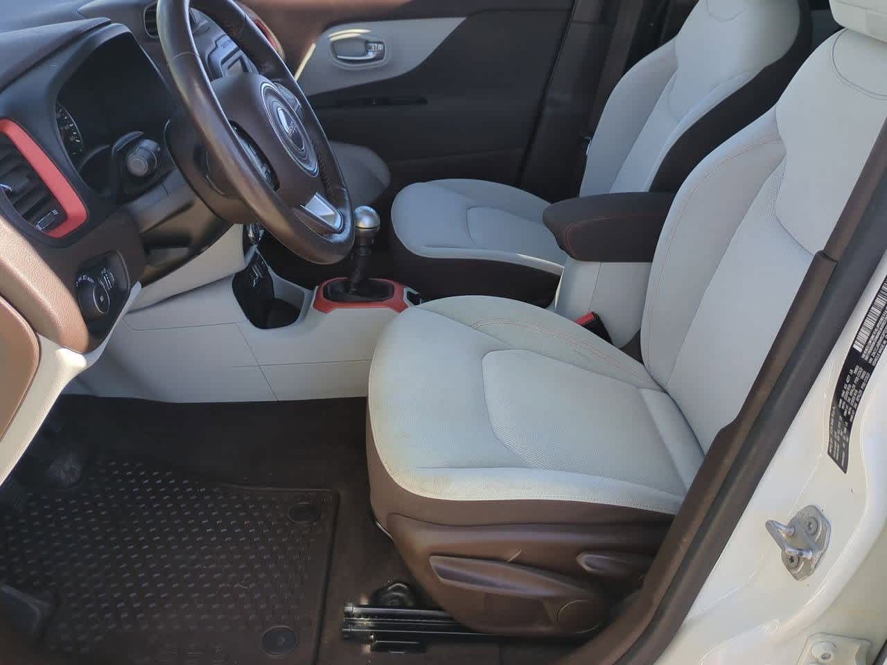 Thumbnail: 2016 Jeep Renegade - 15