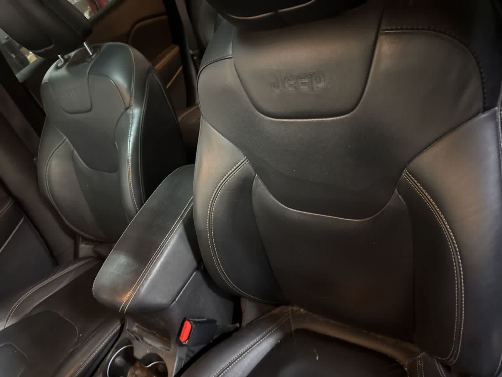 Thumbnail: 2016 Jeep Cherokee - 15