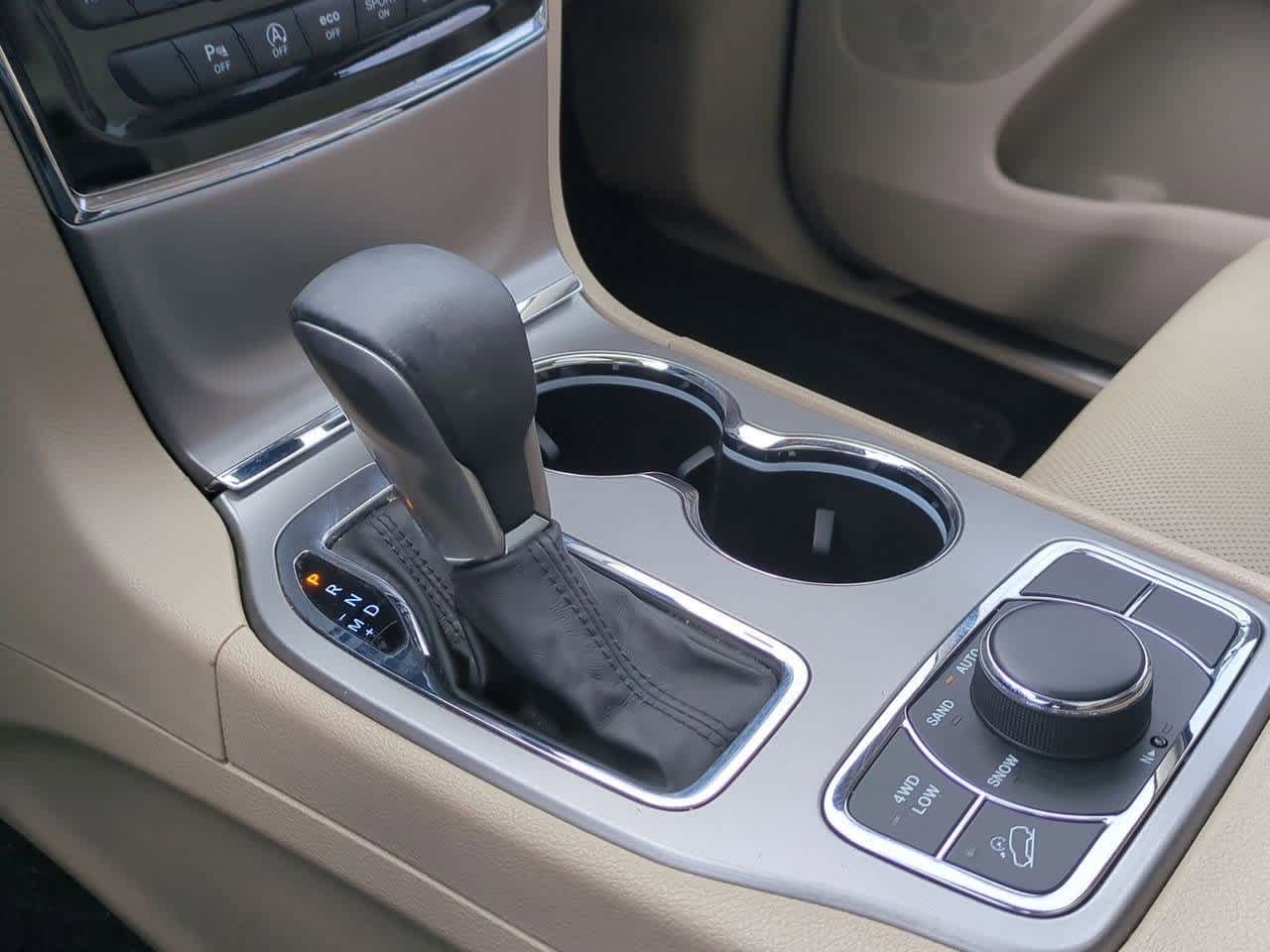 Thumbnail: 2020 Jeep Grand Cherokee - 32