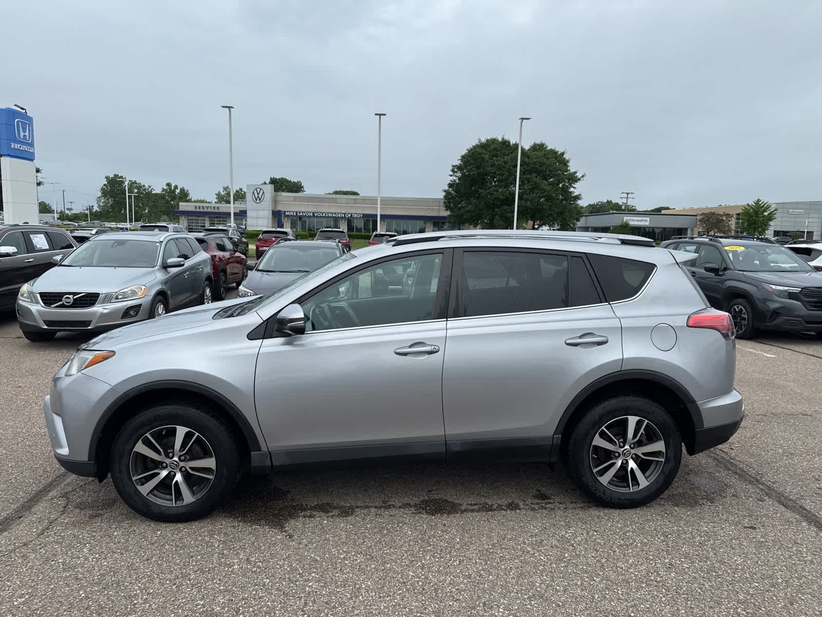 Thumbnail: 2017 Toyota RAV4 - 12