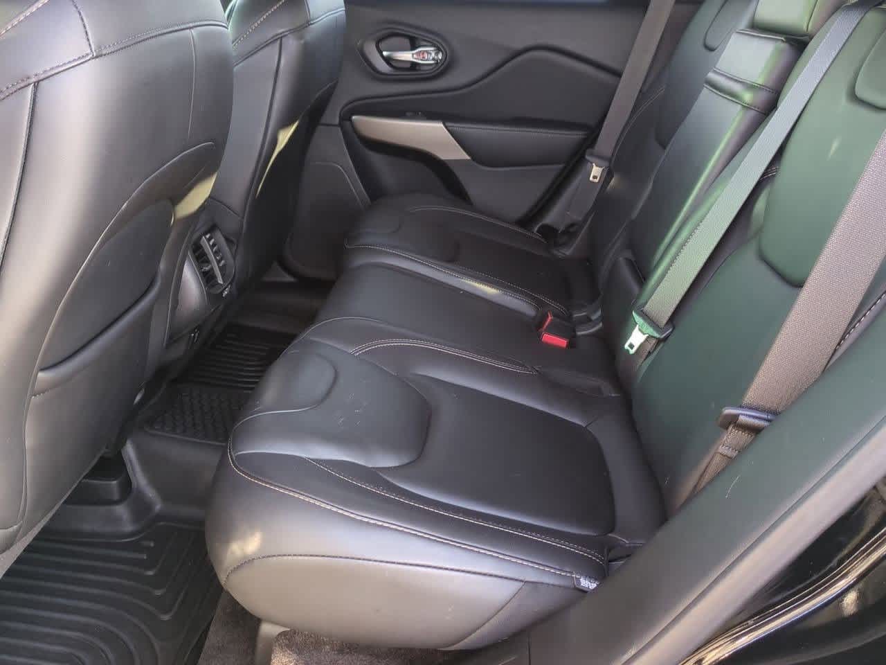 Thumbnail: 2017 Jeep Cherokee - 19