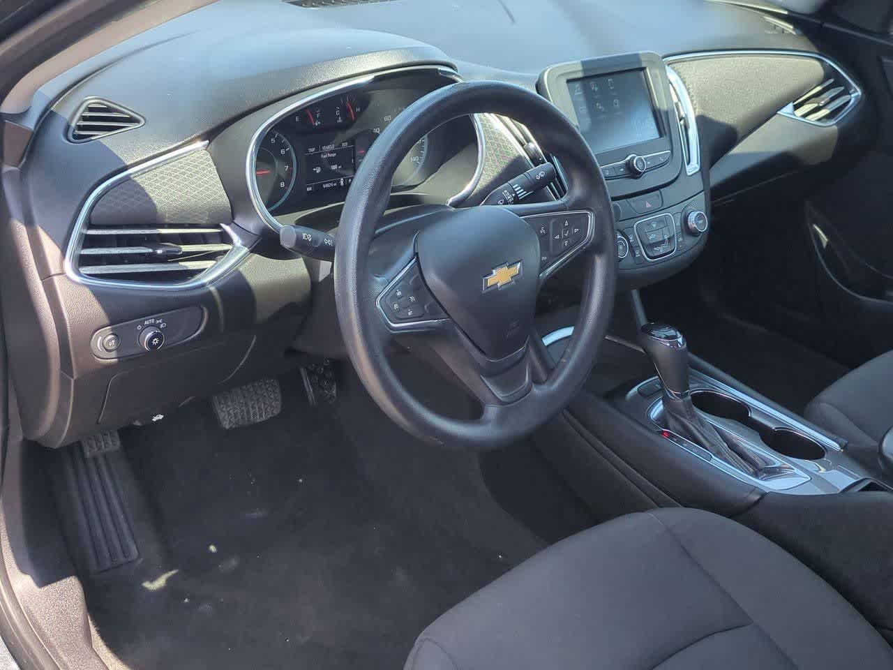 Thumbnail: 2017 Chevrolet Malibu - 2