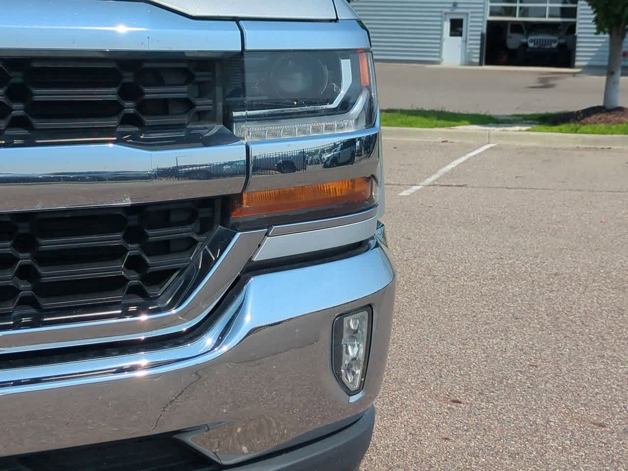 Thumbnail: 2018 Chevrolet Silverado 1500 - 10