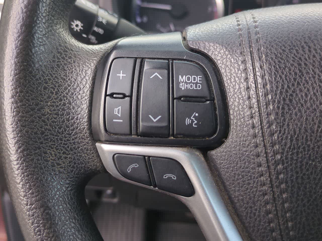 Thumbnail: 2019 Toyota Highlander - 23