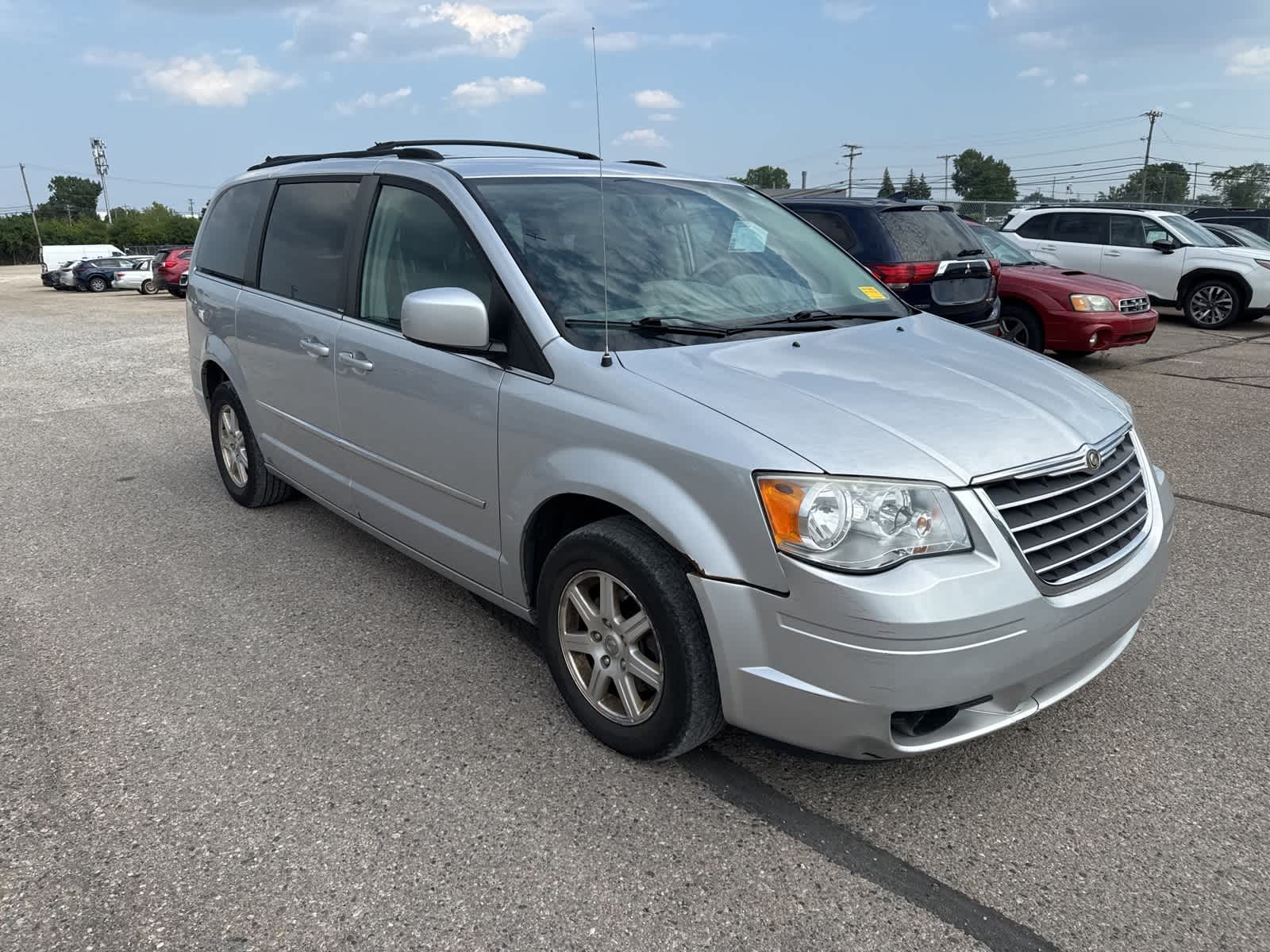 Thumbnail: 2009 Chrysler Town & Country - 4