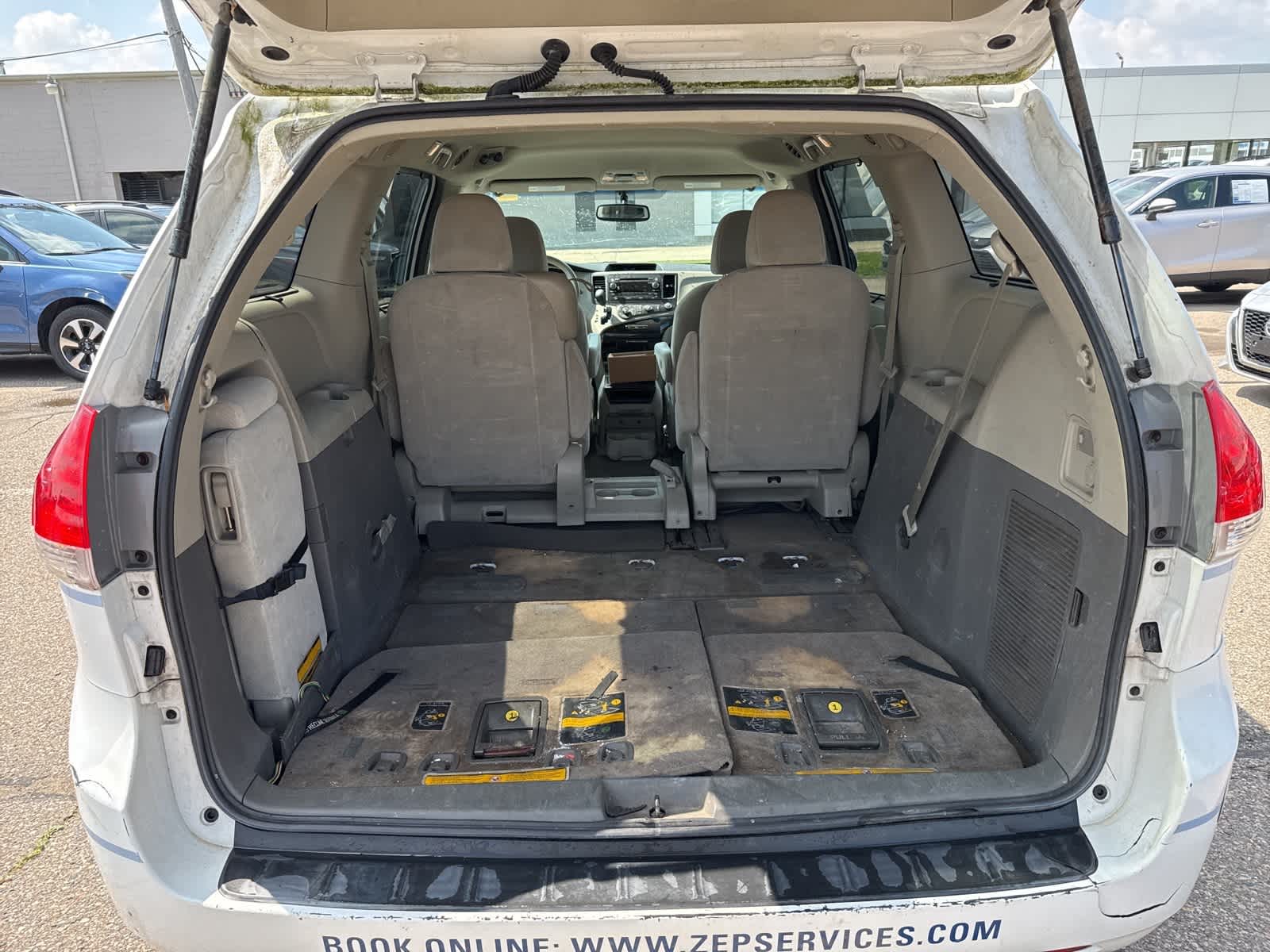 2011 Toyota Sienna LE 14