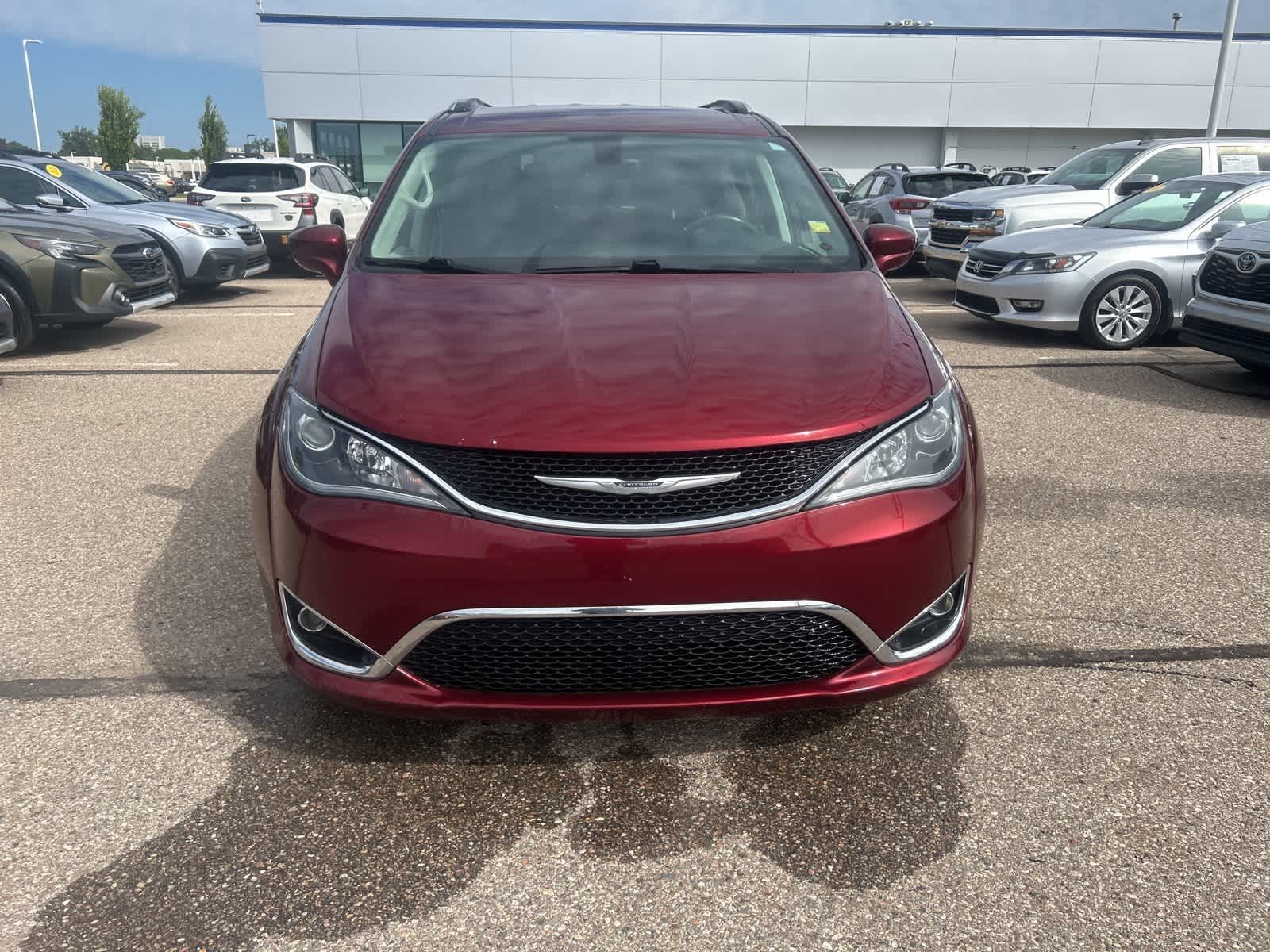Thumbnail: 2017 Chrysler Pacifica - 3