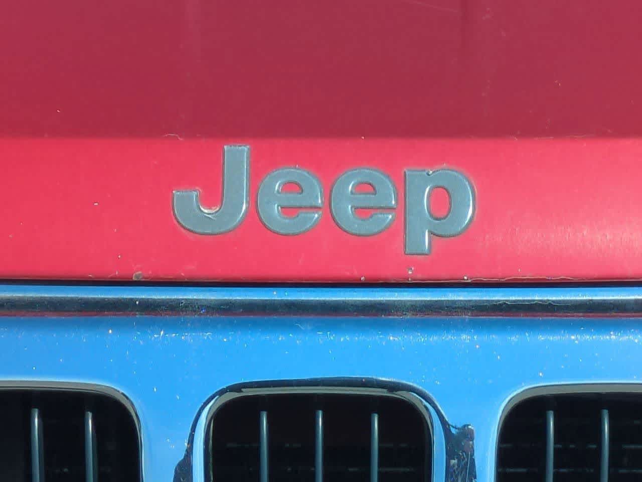 Thumbnail: 2002 Jeep Grand Cherokee - 11
