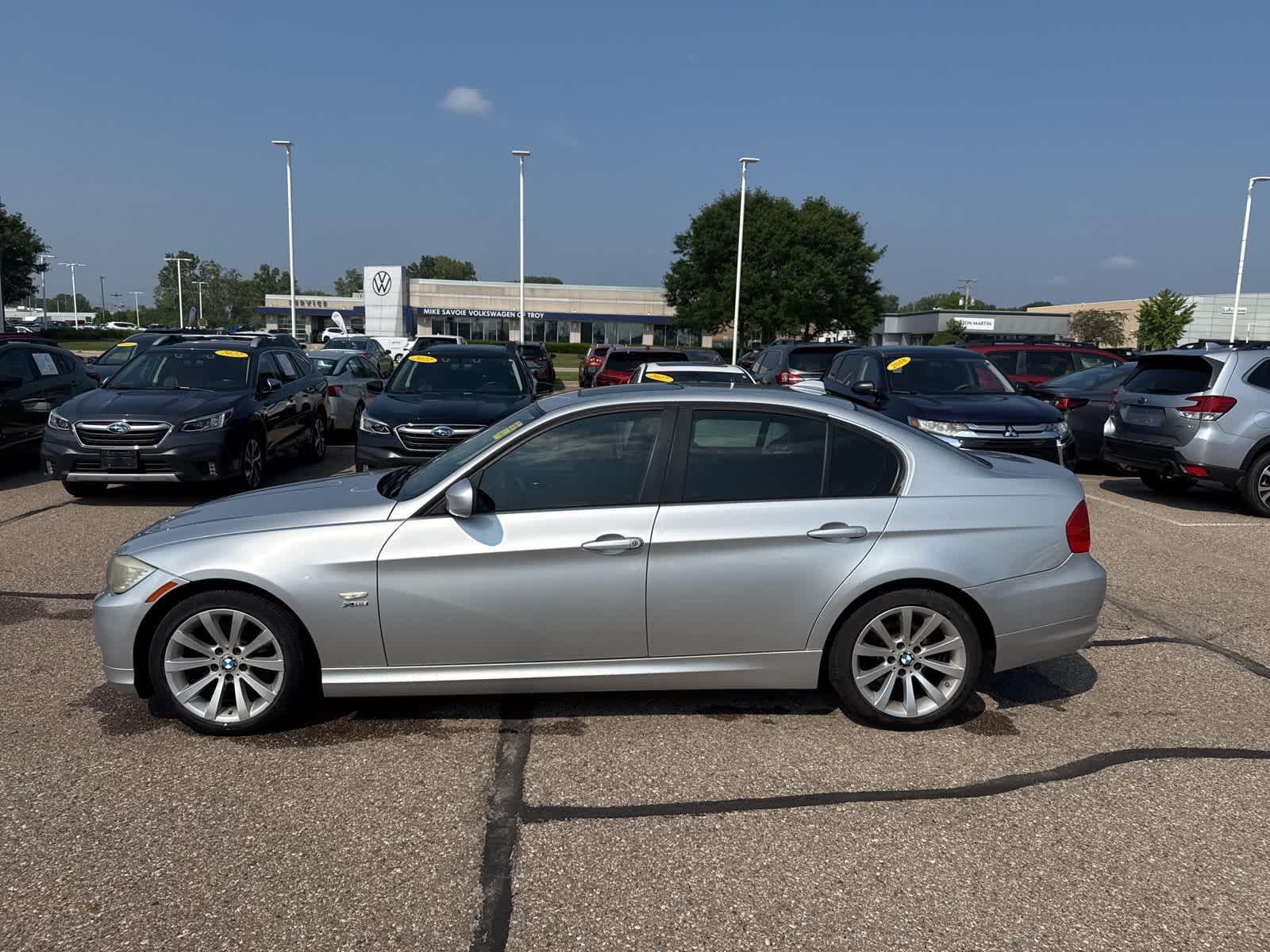 Thumbnail: 2011 BMW 3 Series - 12