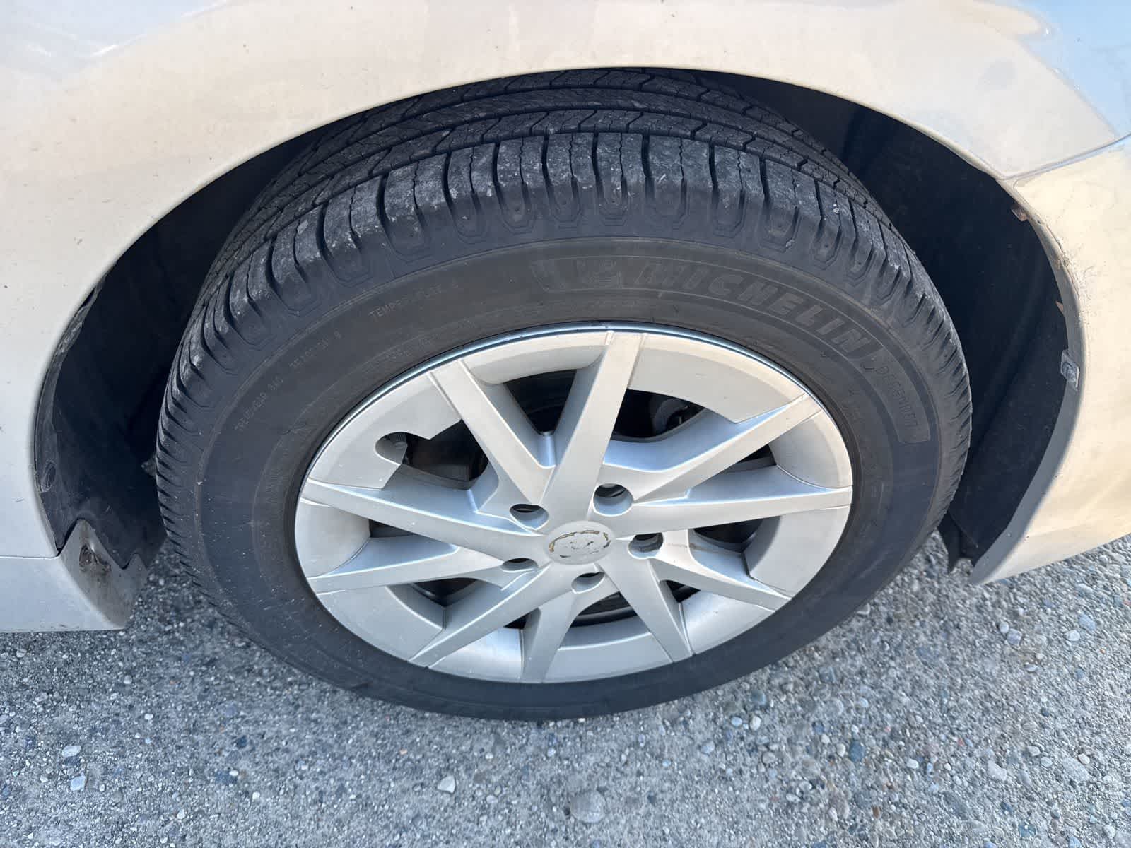 Thumbnail: 2014 Toyota Prius v - 5