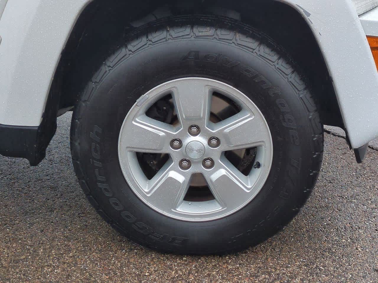 Thumbnail: 2012 Jeep Liberty - 13