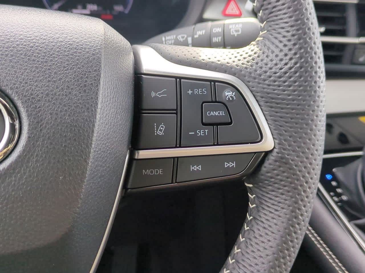 Thumbnail: 2025 Toyota Sienna - 26