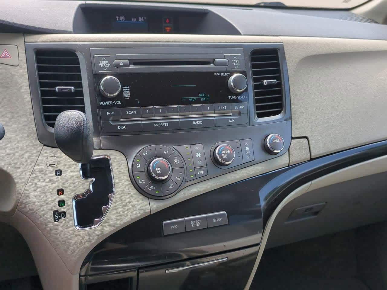 Thumbnail: 2011 Toyota Sienna - 25