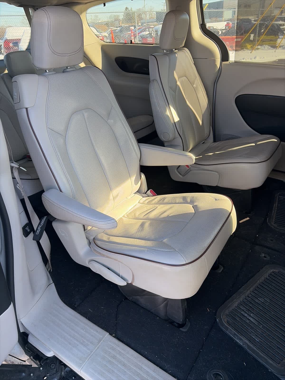 Thumbnail: 2018 Chrysler Pacifica - 18