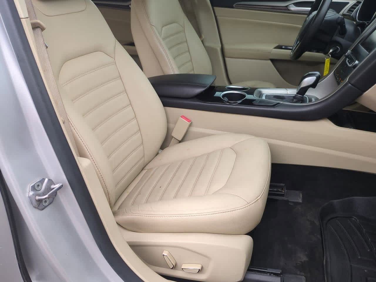 Thumbnail: 2013 Ford Fusion - 20