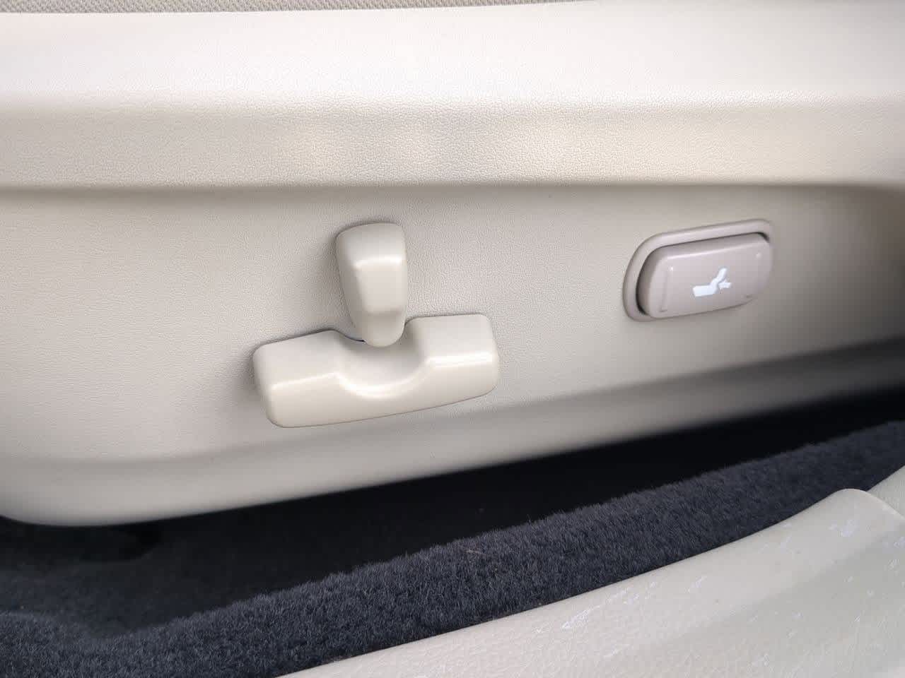 Thumbnail: 2011 Subaru Outback - 16