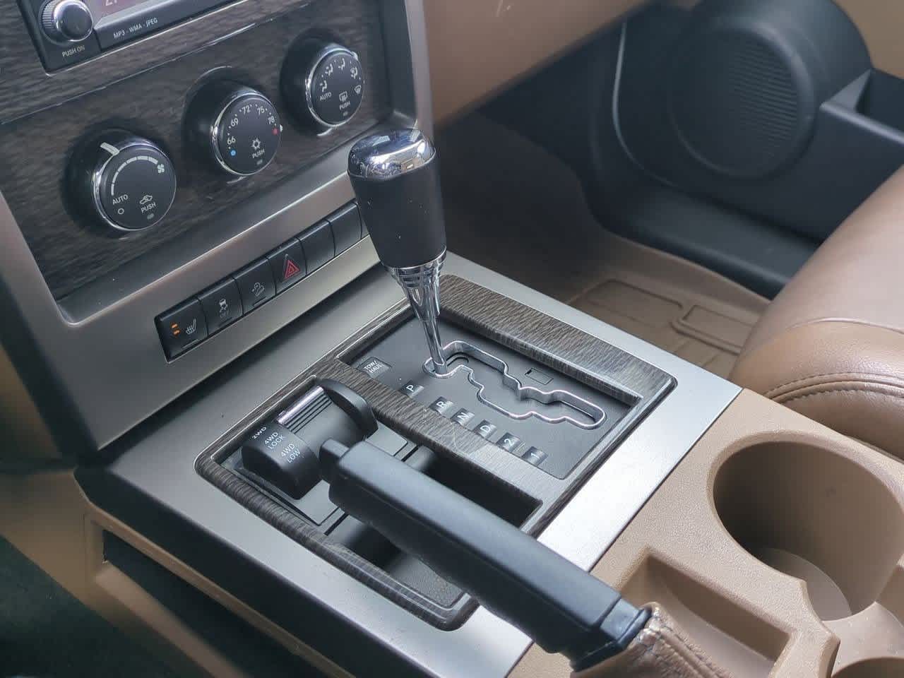 Thumbnail: 2012 Jeep Liberty - 30