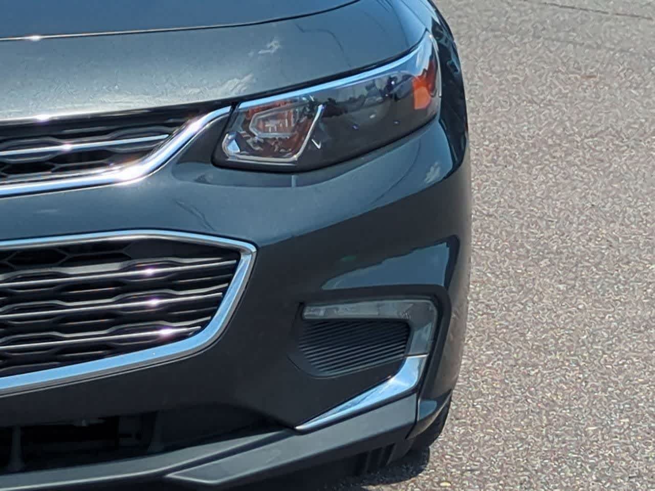 Thumbnail: 2017 Chevrolet Malibu - 10