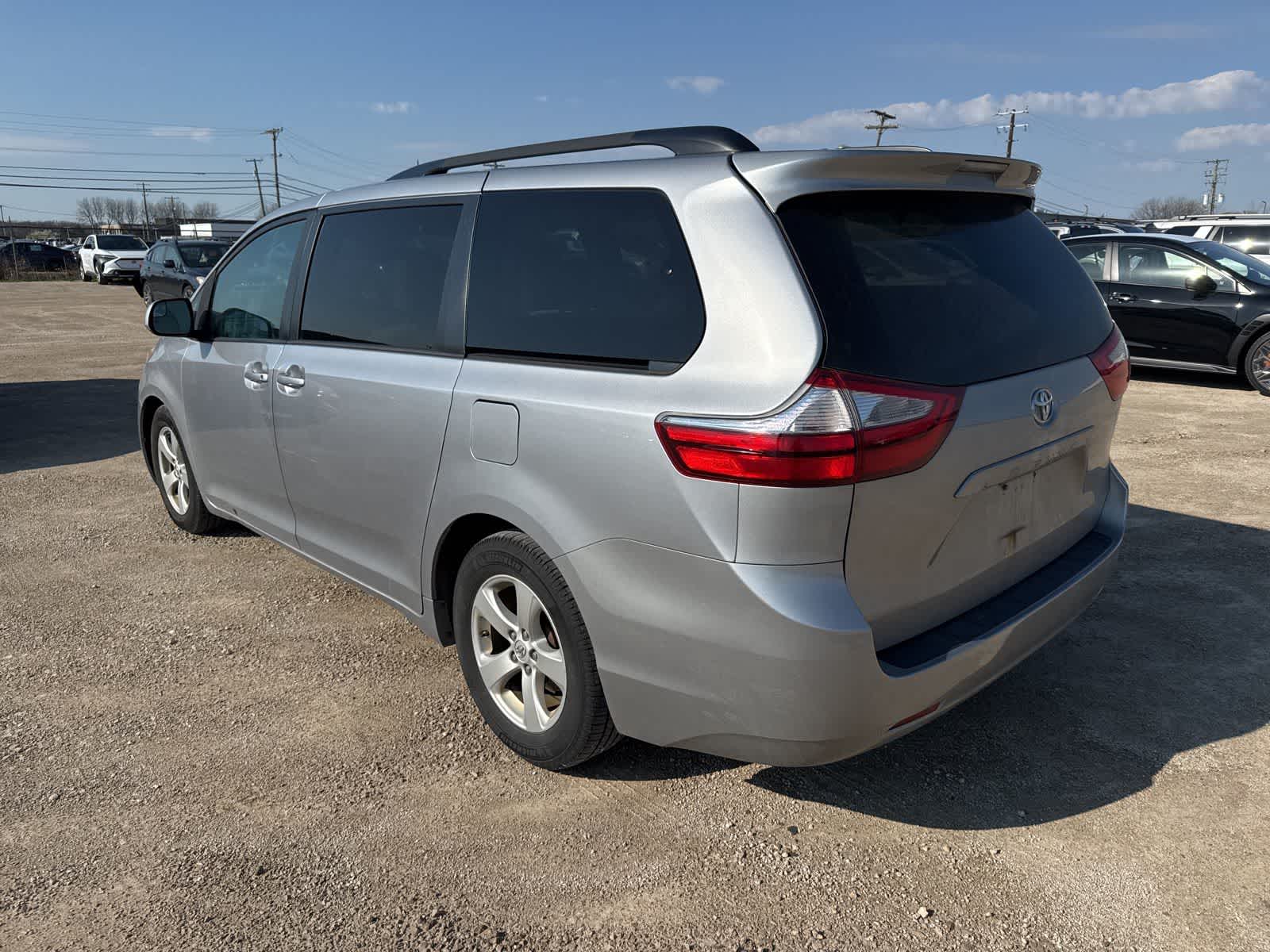 Thumbnail: 2017 Toyota Sienna - 2