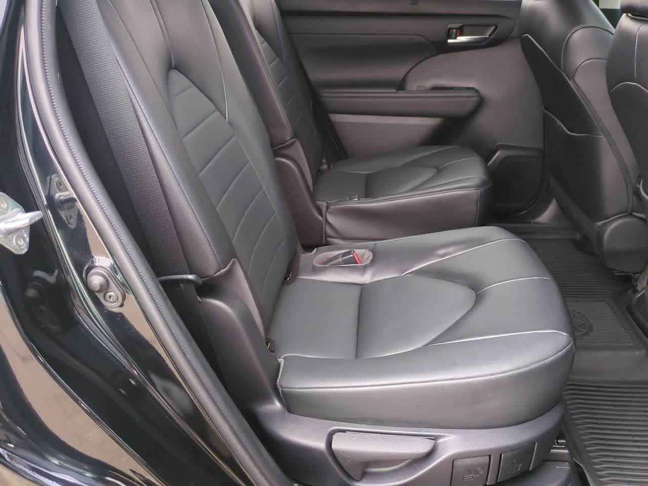 Thumbnail: 2022 Toyota Highlander - 20