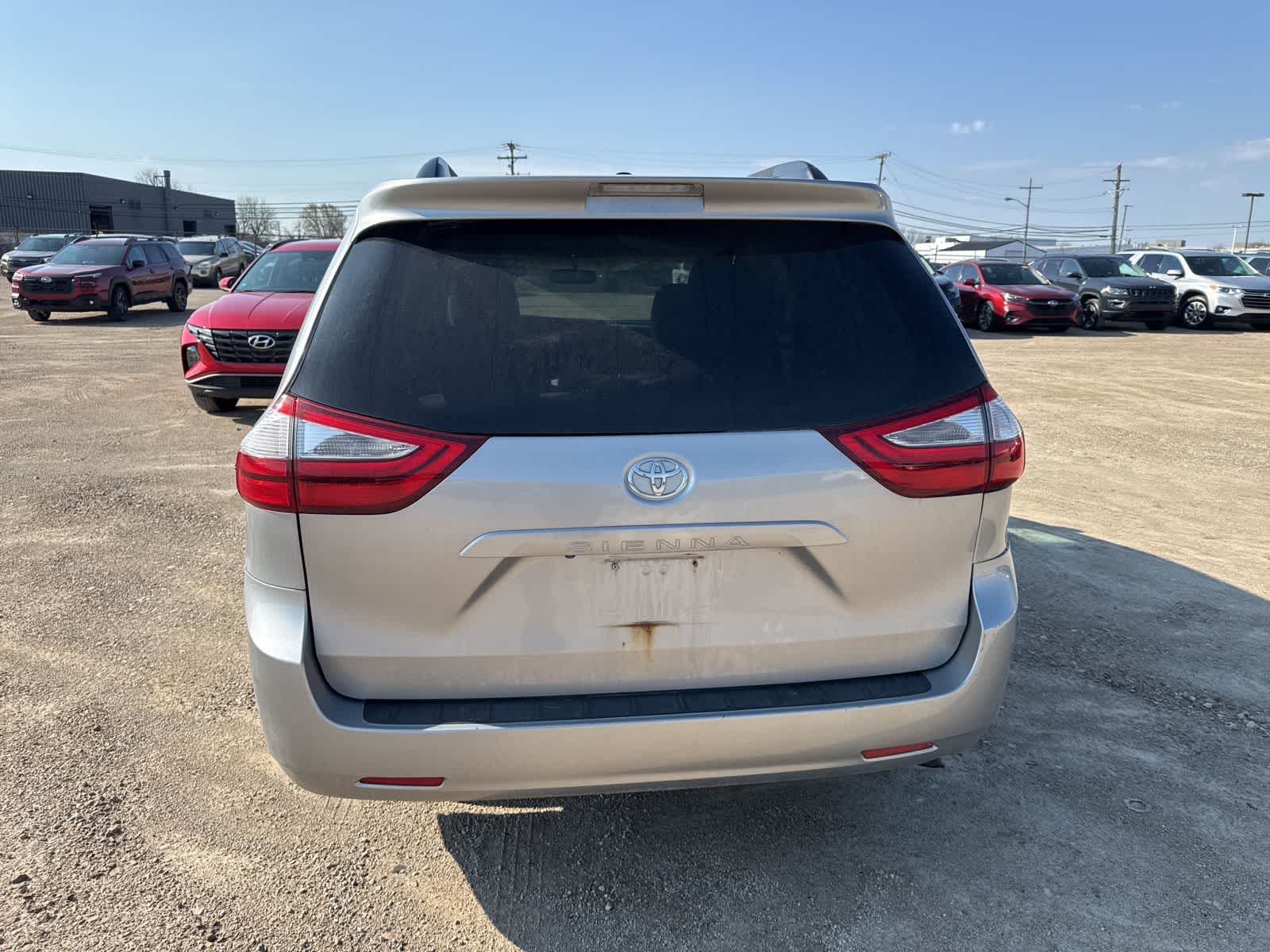Thumbnail: 2017 Toyota Sienna - 13