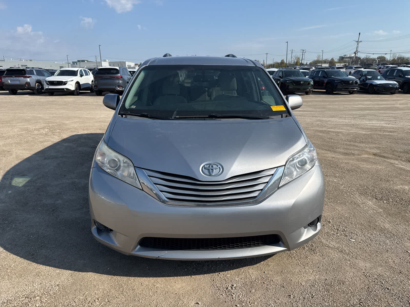 Thumbnail: 2017 Toyota Sienna - 10