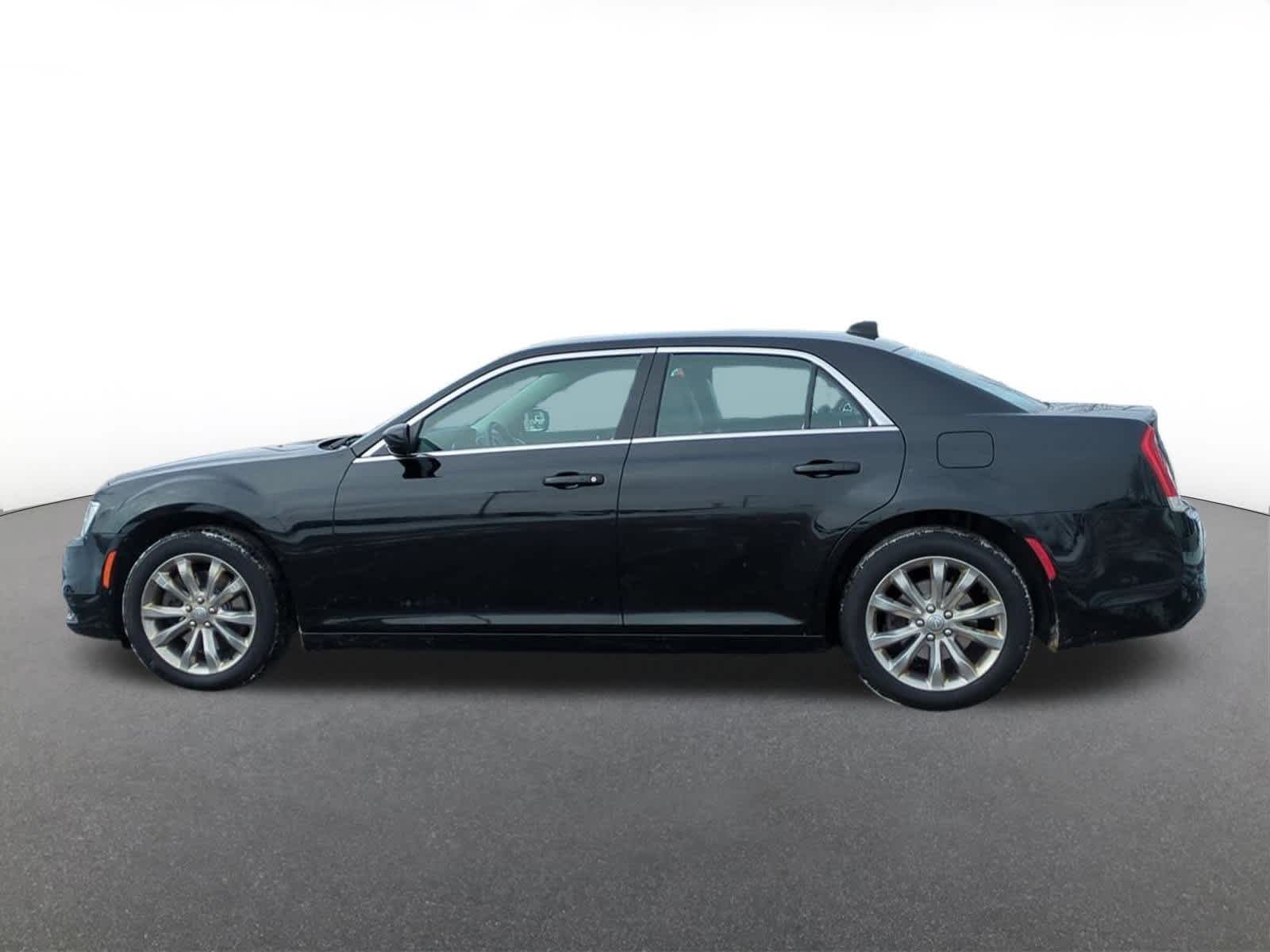 Thumbnail: 2018 Chrysler 300 - 3