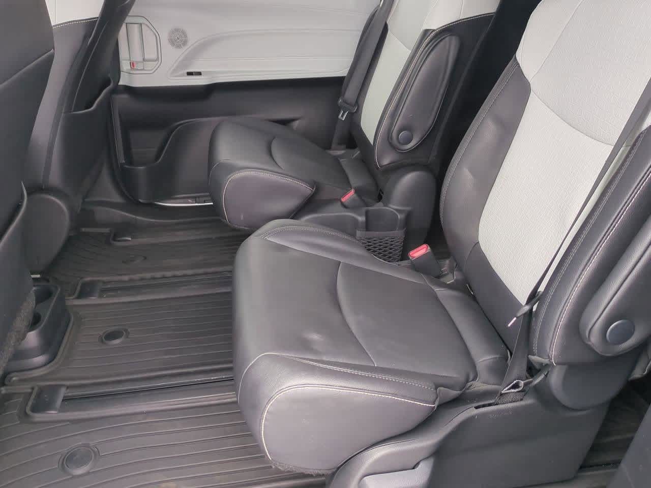 Thumbnail: 2025 Toyota Sienna - 19