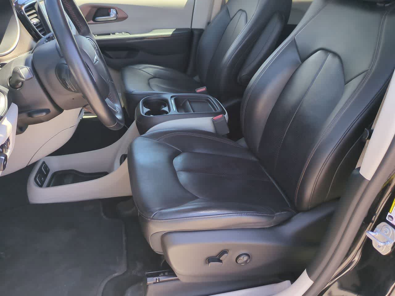 Thumbnail: 2018 Chrysler Pacifica - 15