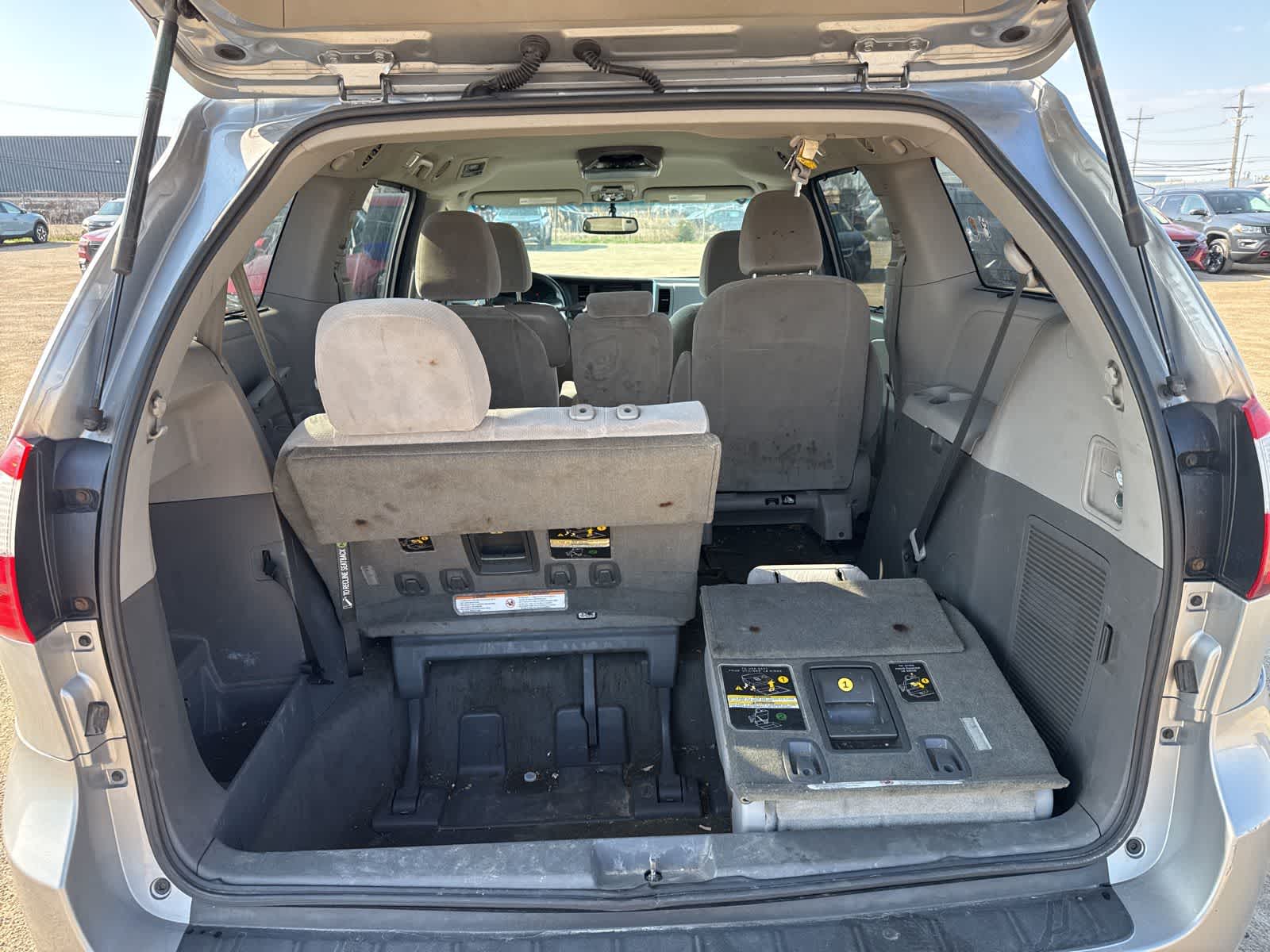 Thumbnail: 2017 Toyota Sienna - 14