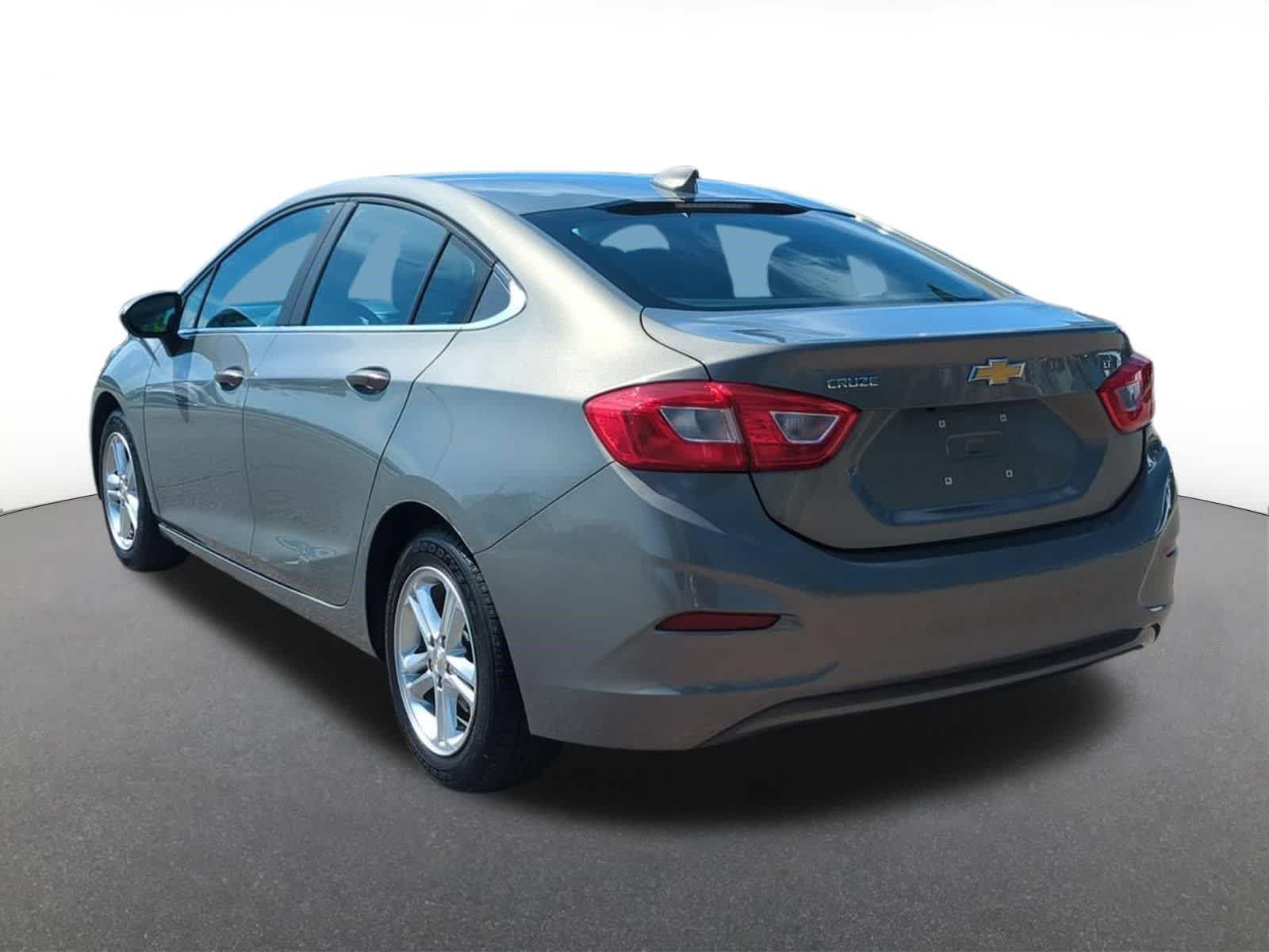 Thumbnail: 2017 Chevrolet Cruze - 4