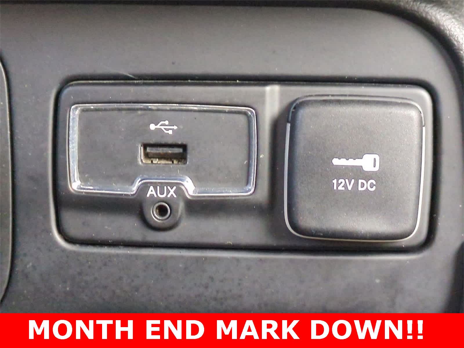 Thumbnail: 2017 Jeep Renegade - 29