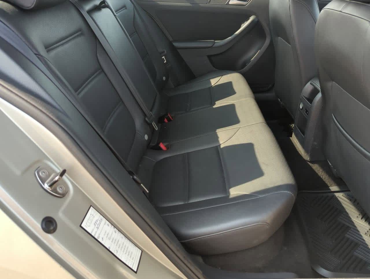 Thumbnail: 2014 Volkswagen Jetta - 18