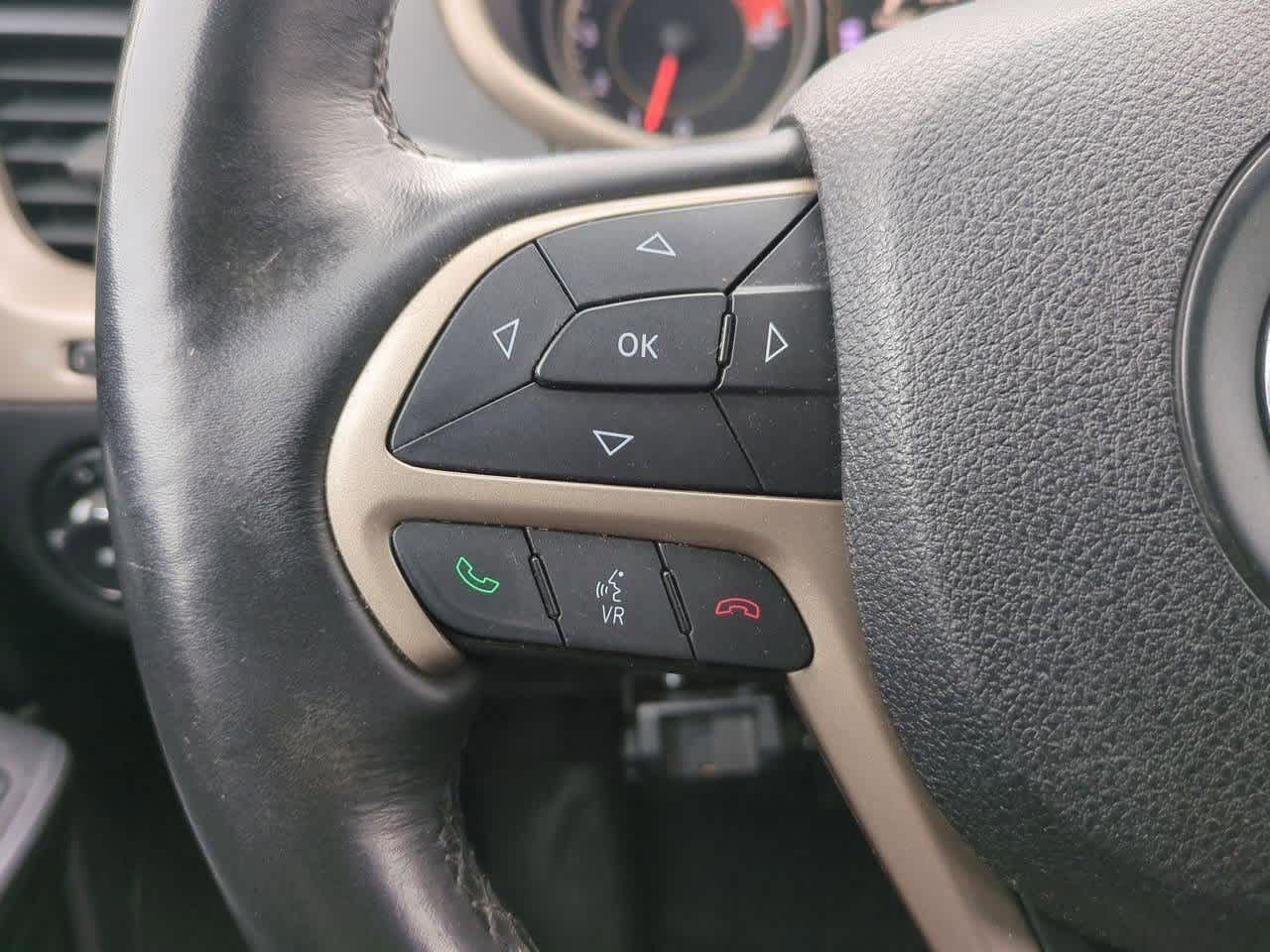 Thumbnail: 2016 Jeep Cherokee - 22