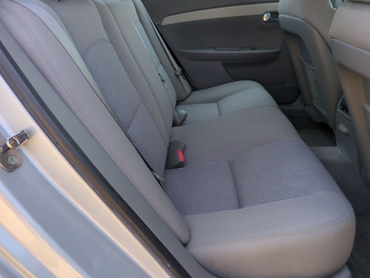 2011 Chevrolet Malibu 1LS - Photo 19
