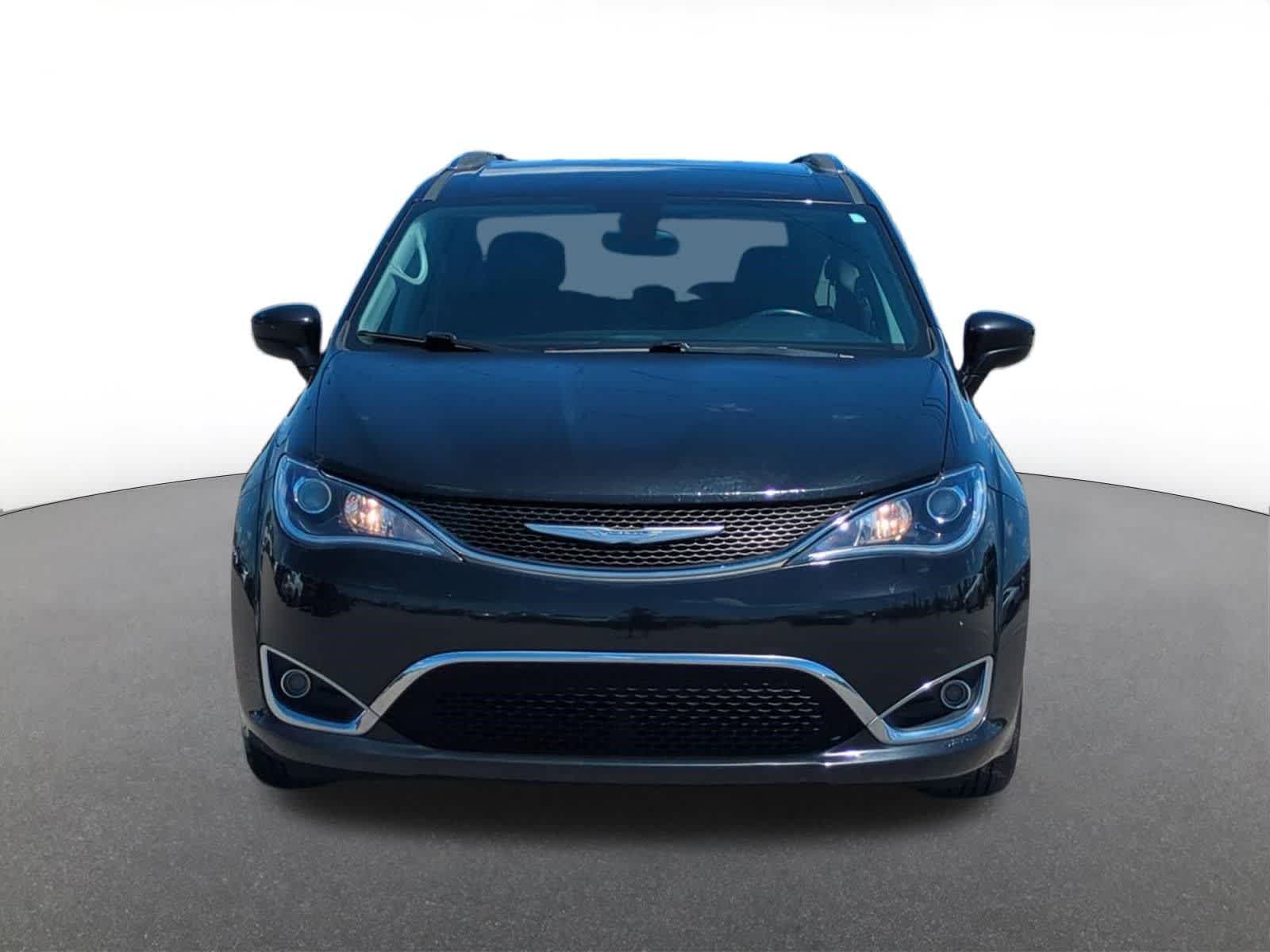 Thumbnail: 2018 Chrysler Pacifica - 9