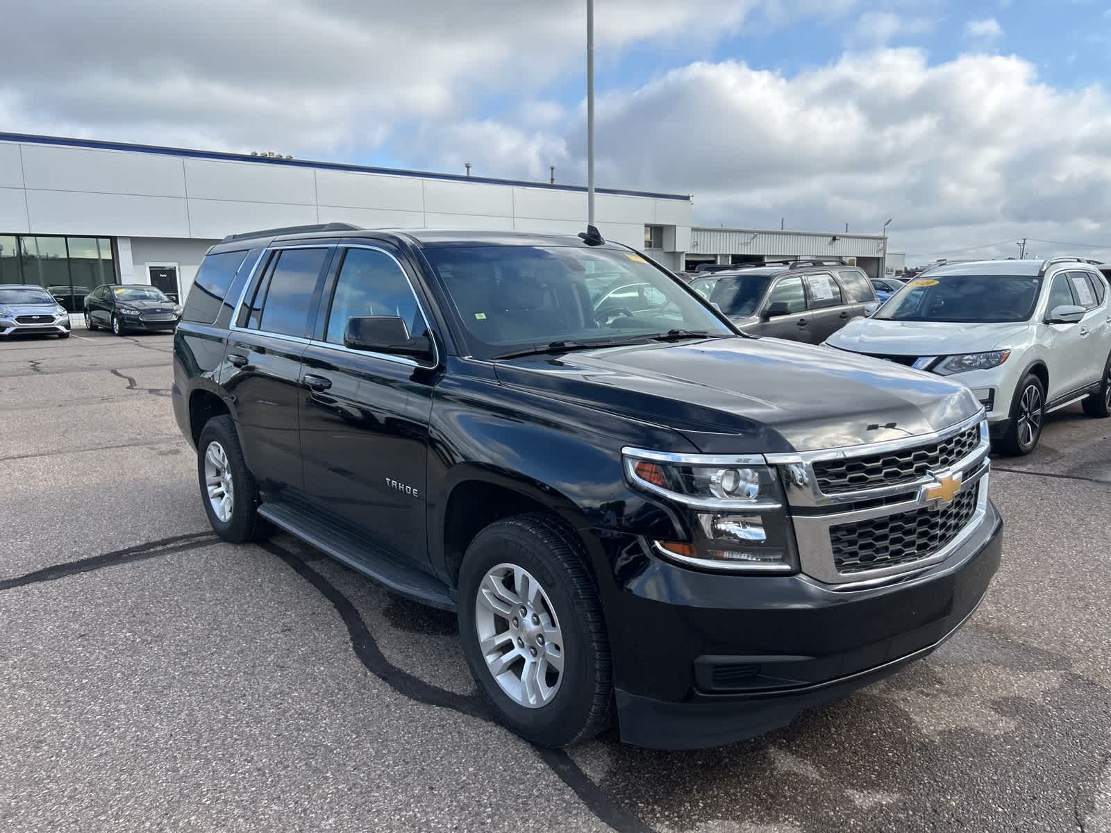2018 Chevrolet Tahoe LS photo 2