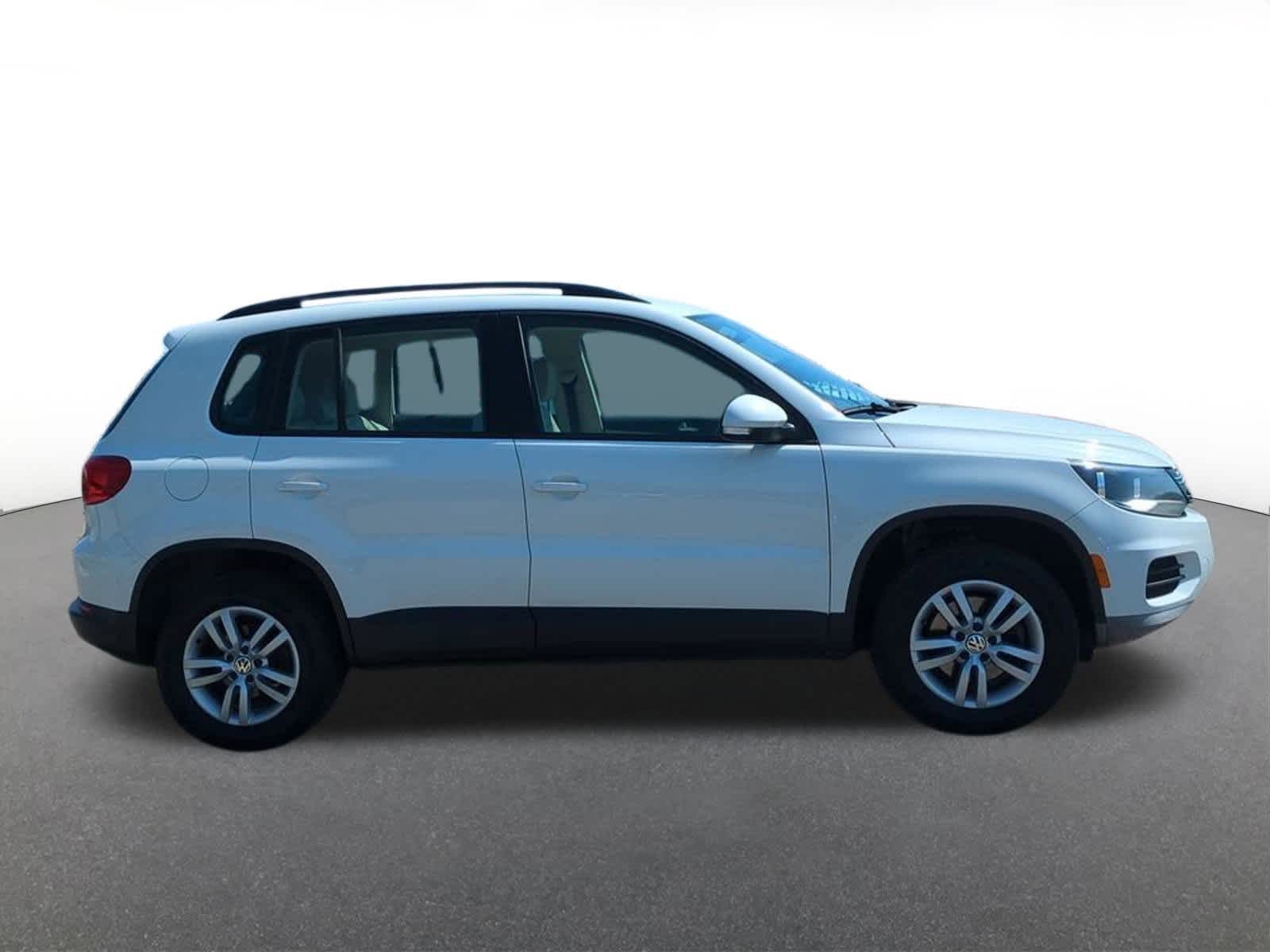 Thumbnail: 2016 Volkswagen Tiguan - 7