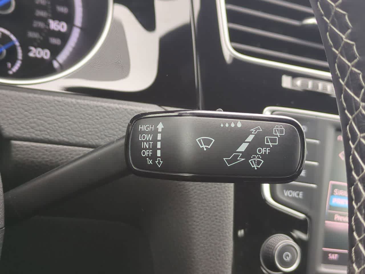 Thumbnail: 2017 Volkswagen Golf - 24