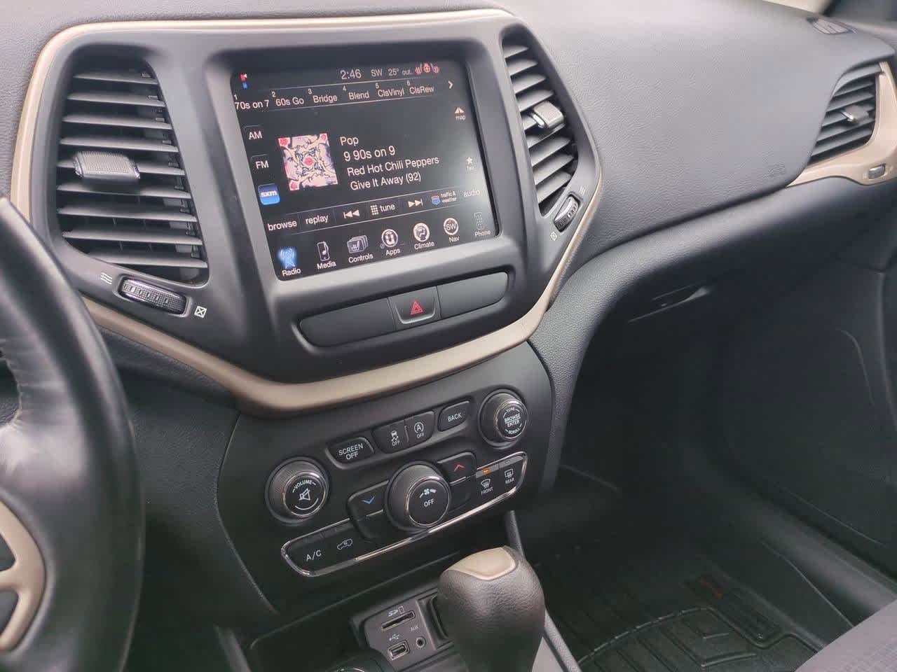 Thumbnail: 2016 Jeep Cherokee - 26