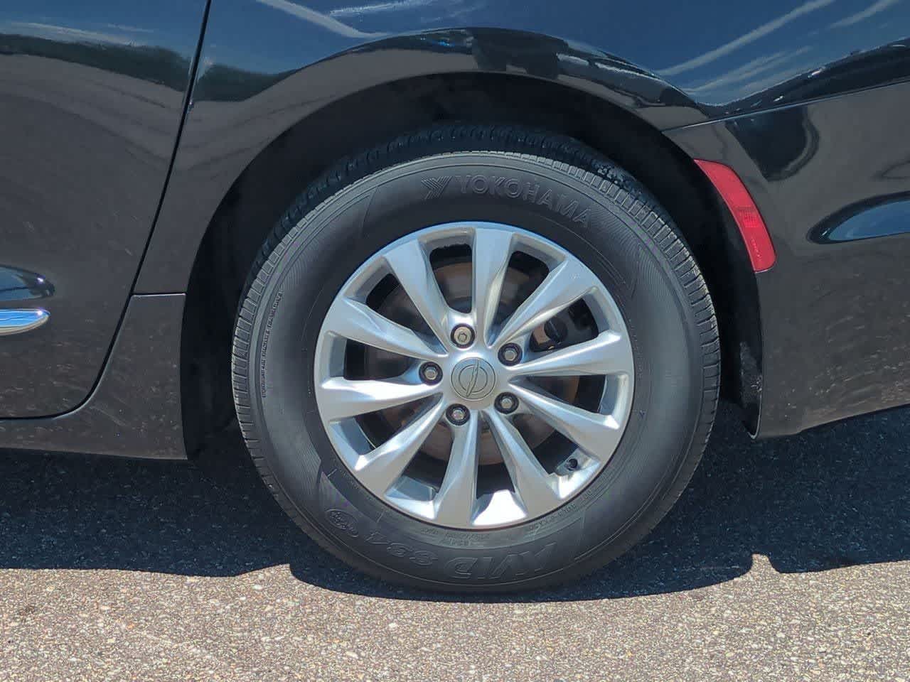 Thumbnail: 2018 Chrysler Pacifica - 13