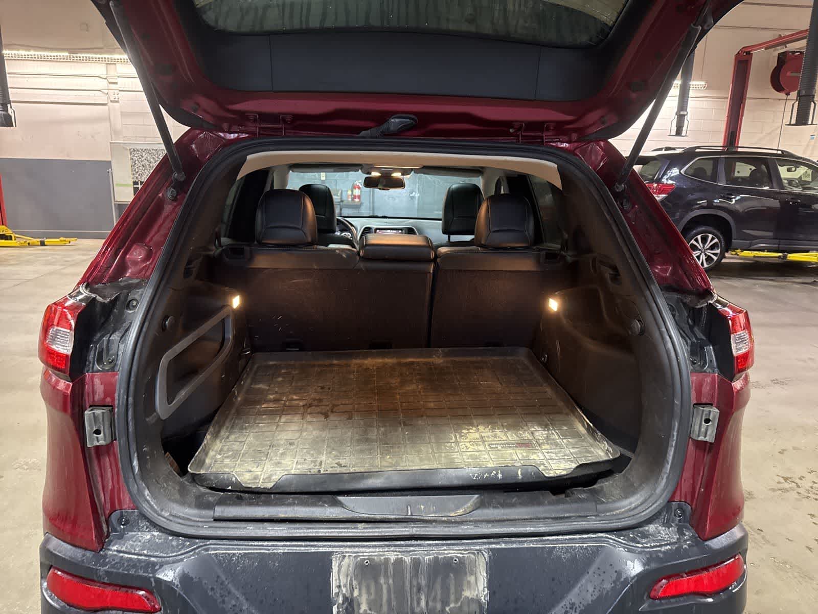 Thumbnail: 2016 Jeep Cherokee - 14