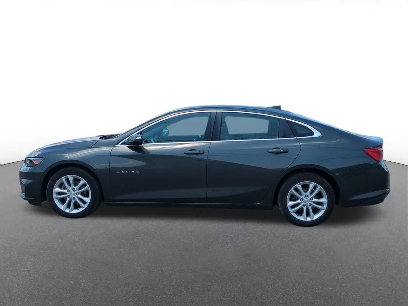 Thumbnail: 2017 Chevrolet Malibu - 3