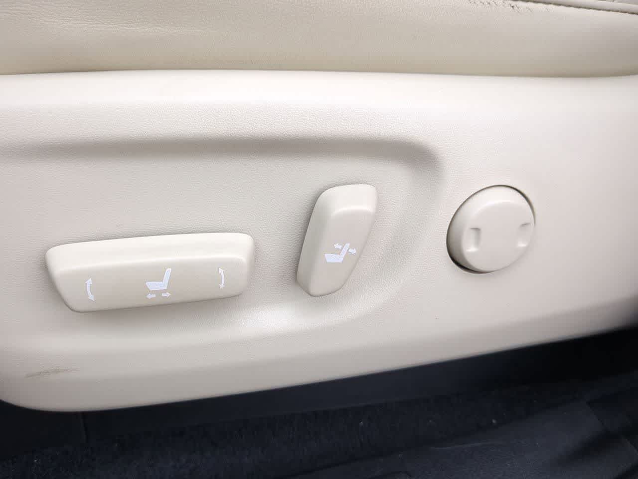 Thumbnail: 2020 Lexus GX - 16