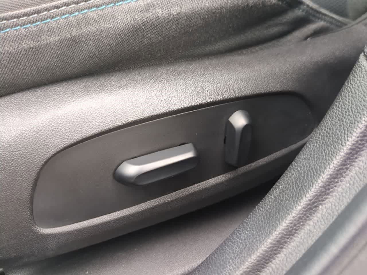 Thumbnail: 2018 Chevrolet Cruze - 16