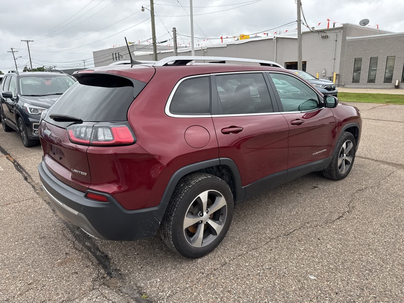 Thumbnail: 2020 Jeep Cherokee - 3